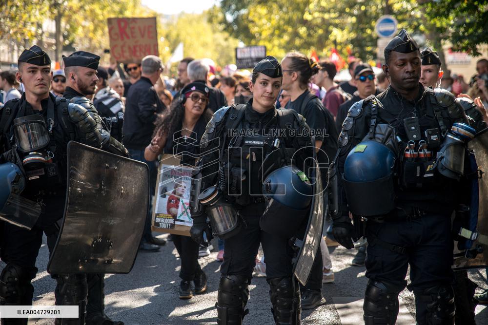 Nationwide Strikes Over Budget - Paris