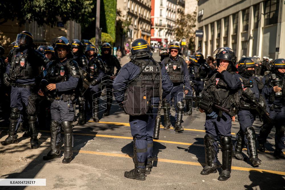 Nationwide Strikes Over Budget - Paris