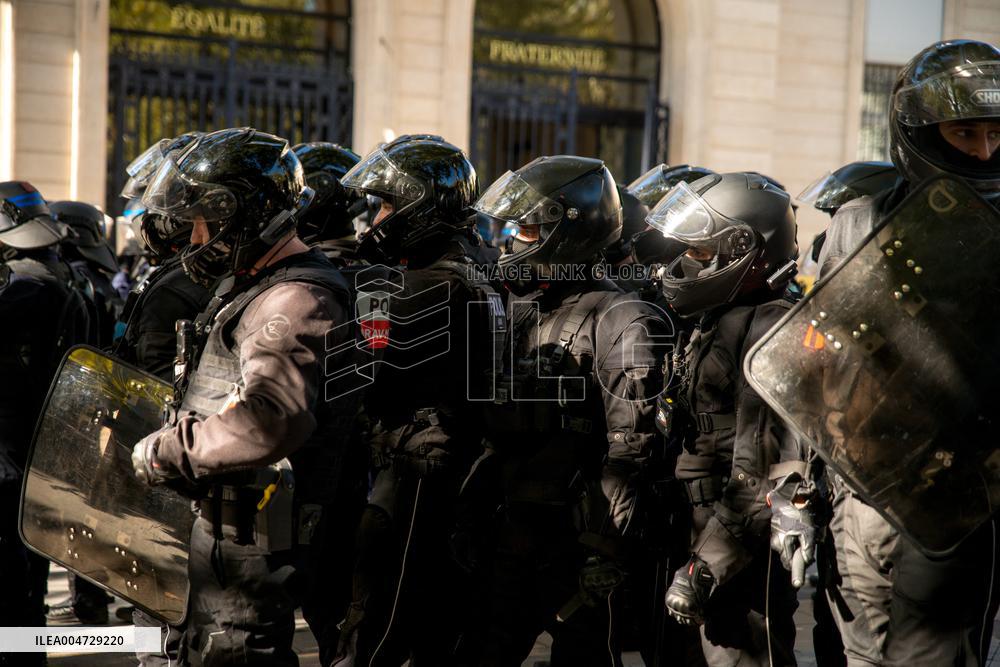 Nationwide Strikes Over Budget - Paris