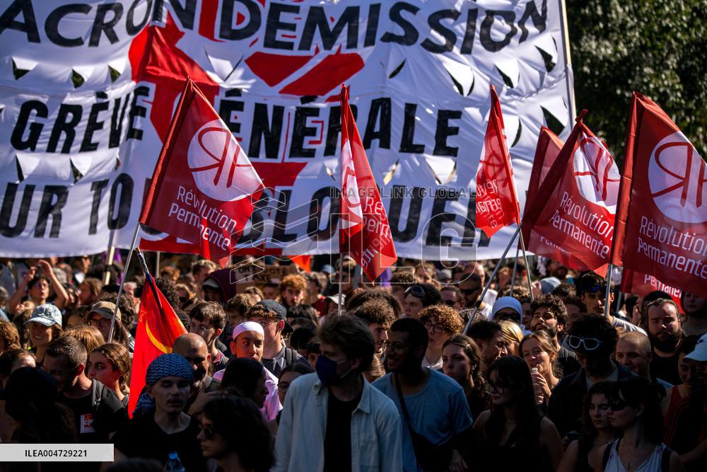 Nationwide Strikes Over Budget - Paris