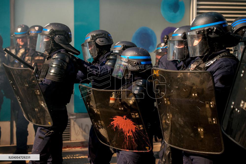 Nationwide Strikes Over Budget - Paris