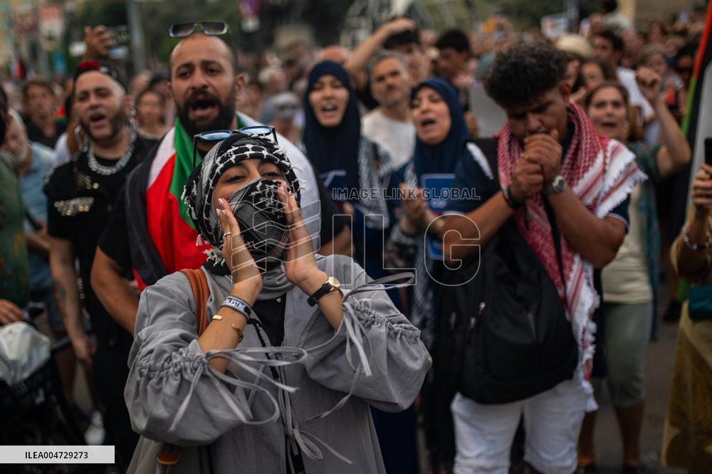 Protest For 1 Year Anniversary Of UN's Demand To End Israeli Illegal Occupation Of Palestine - Barcelona