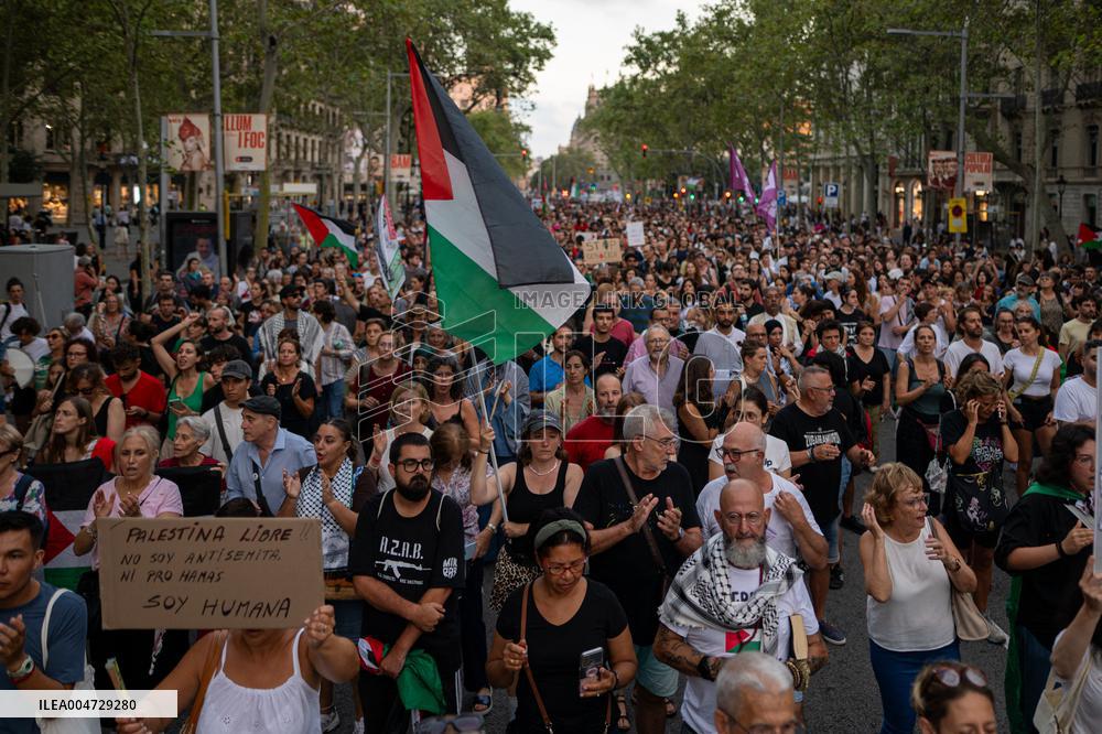 Protest For 1 Year Anniversary Of UN's Demand To End Israeli Illegal Occupation Of Palestine - Barcelona