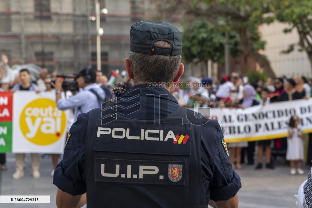 Chanting In Support of Sumud Flotilla - Spain