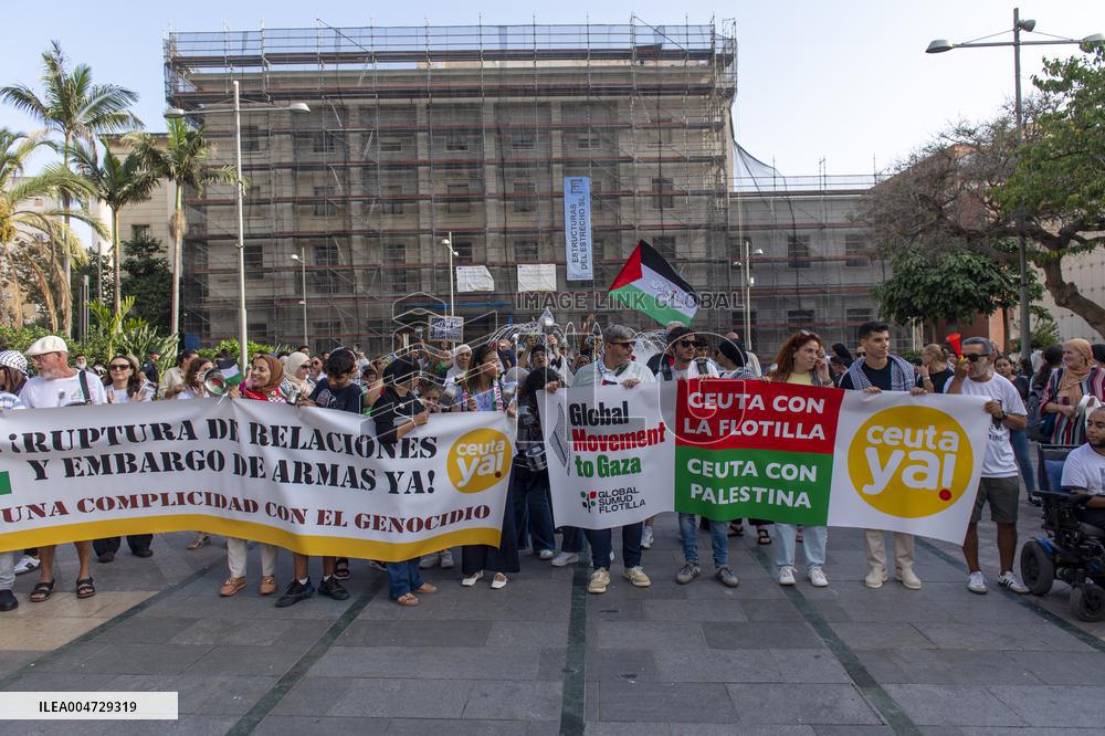 Chanting In Support of Sumud Flotilla - Spain