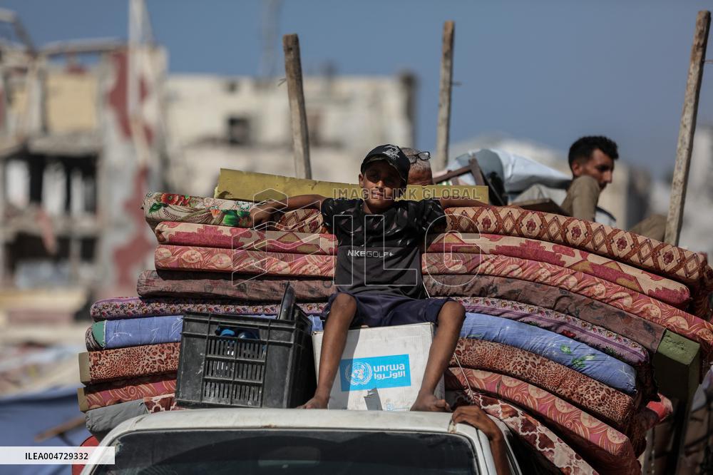 Palestinians Head South After an Israeli Ground Offensive - Gaza