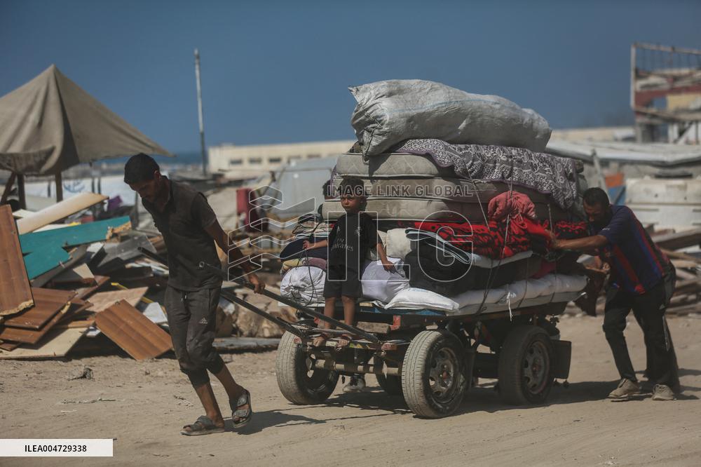 Palestinians Head South After an Israeli Ground Offensive - Gaza