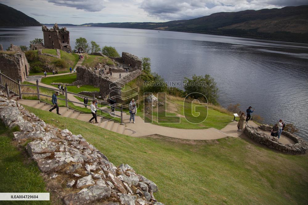 Illustration Scotland Highlands Loch Ness Urquhart Castle