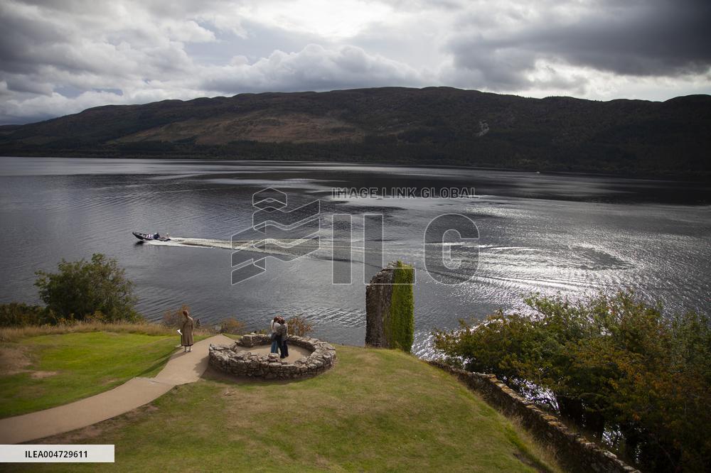 Illustration Scotland Highlands Loch Ness Urquhart Castle