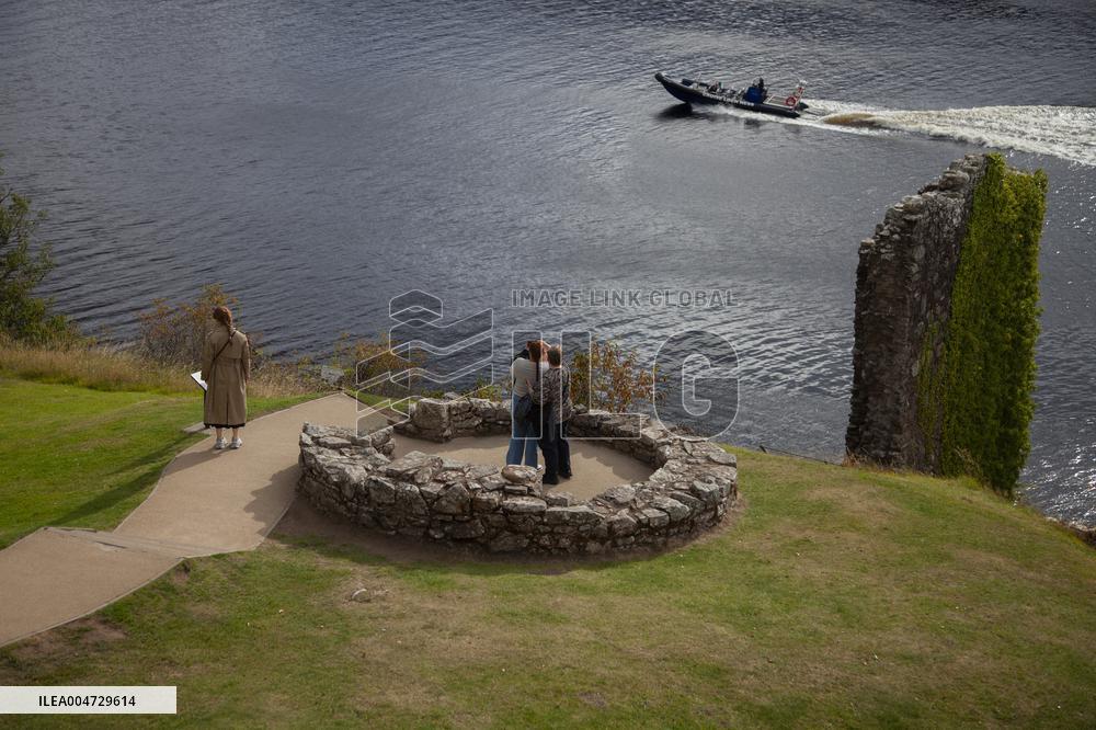 Illustration Scotland Highlands Loch Ness Urquhart Castle