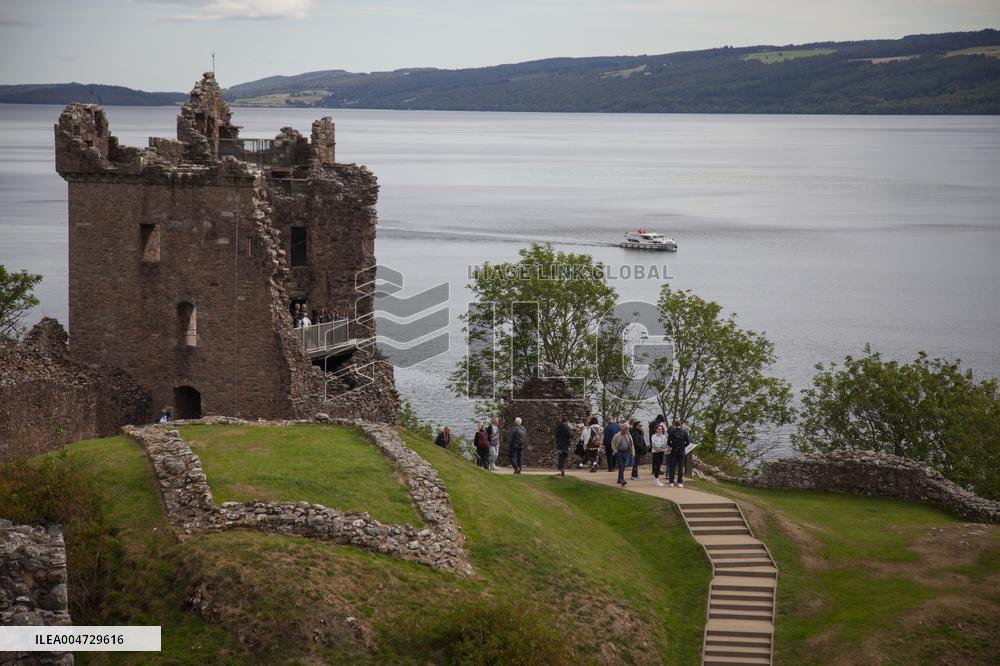 Illustration Scotland Highlands Loch Ness Urquhart Castle