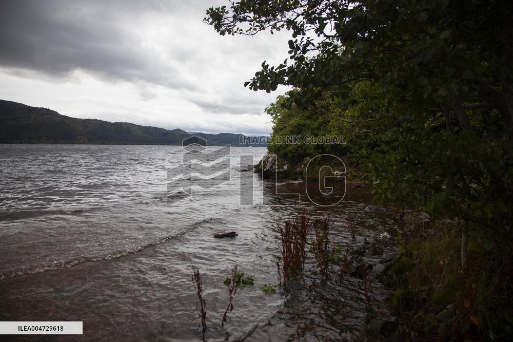 Illustration Scotland Highlands Loch Ness Urquhart Castle