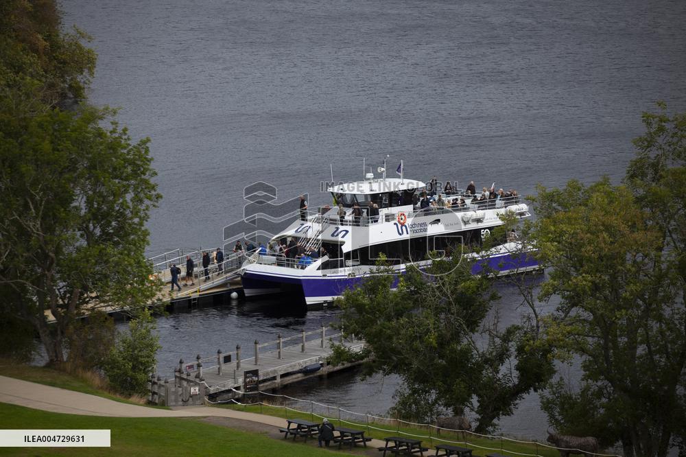 Illustration Scotland Highlands Loch Ness Urquhart Castle