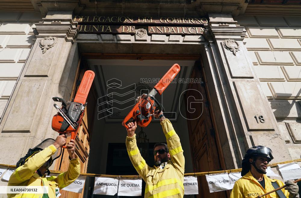 Demonstration by Firefighters and Forest Firefighters - Malaga