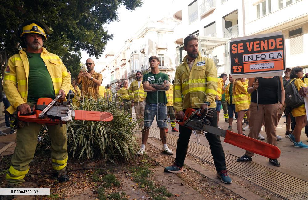 Demonstration by Firefighters and Forest Firefighters - Malaga