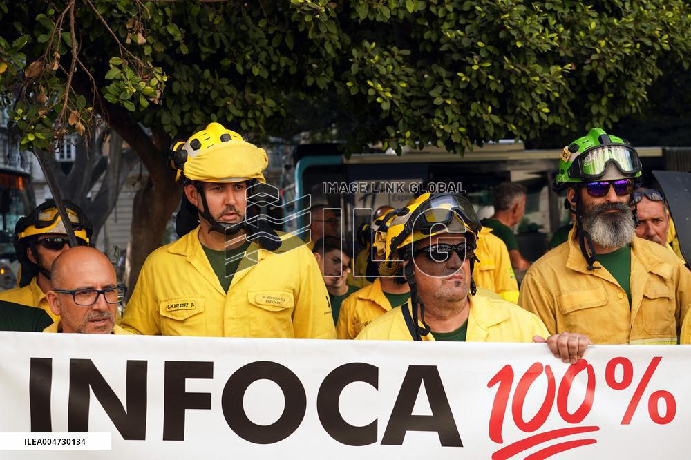 Demonstration by Firefighters and Forest Firefighters - Malaga