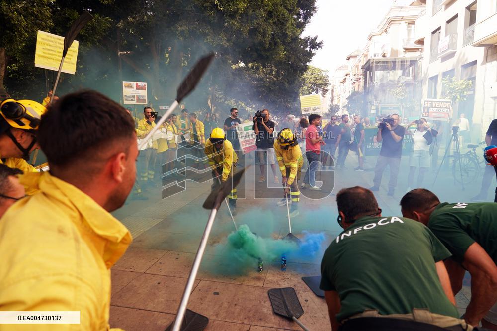 Demonstration by Firefighters and Forest Firefighters - Malaga