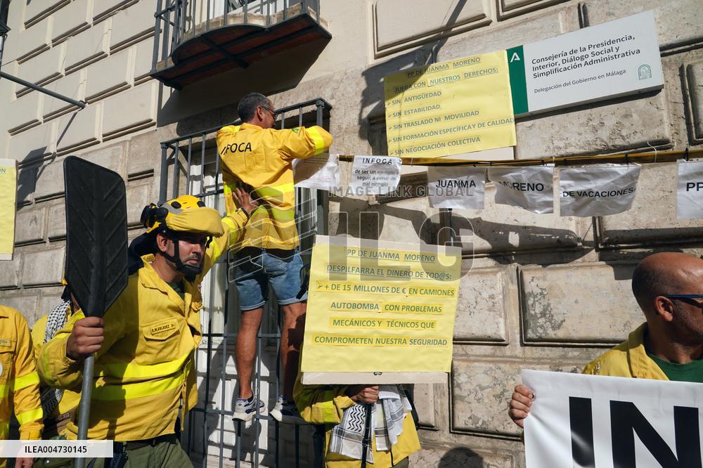 Demonstration by Firefighters and Forest Firefighters - Malaga