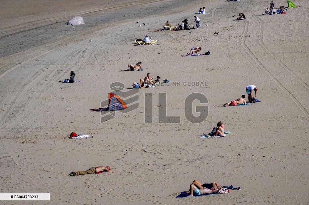 Beachgoers Enjoy Late Summer Warm Weather - Netherlands