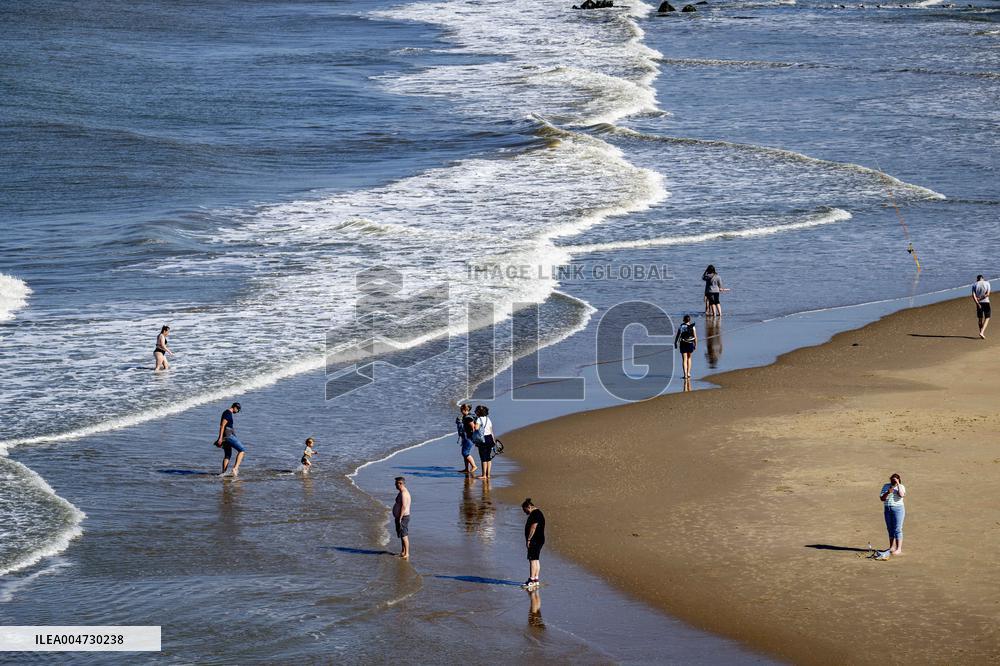 Beachgoers Enjoy Late Summer Warm Weather - Netherlands