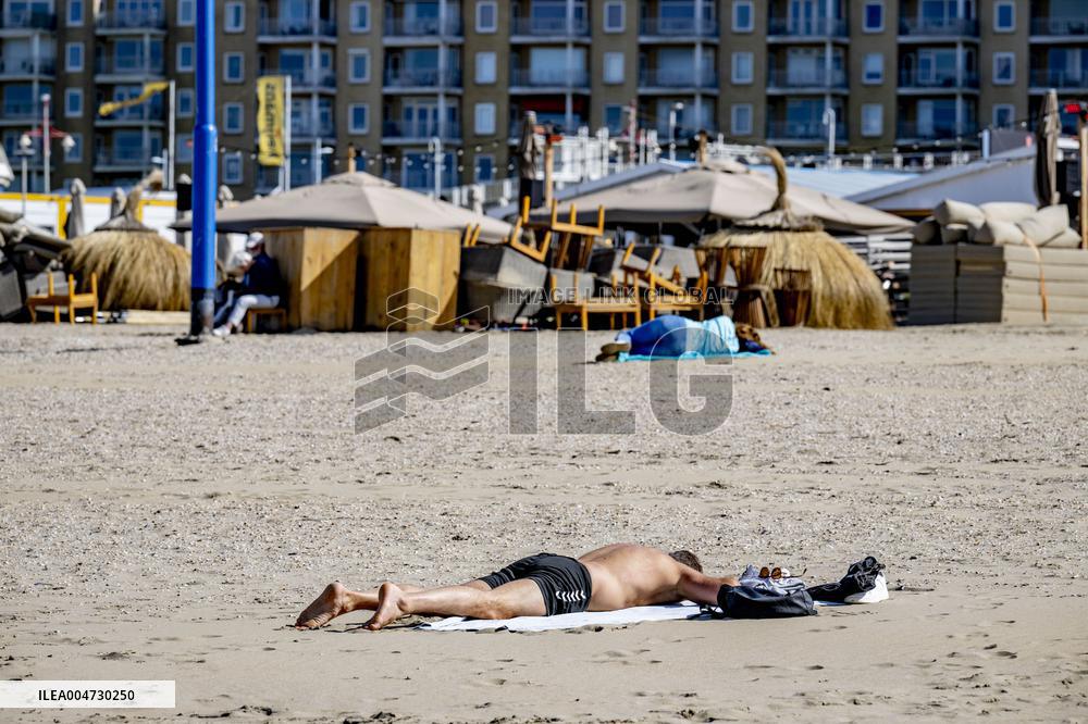 Beachgoers Enjoy Late Summer Warm Weather - Netherlands