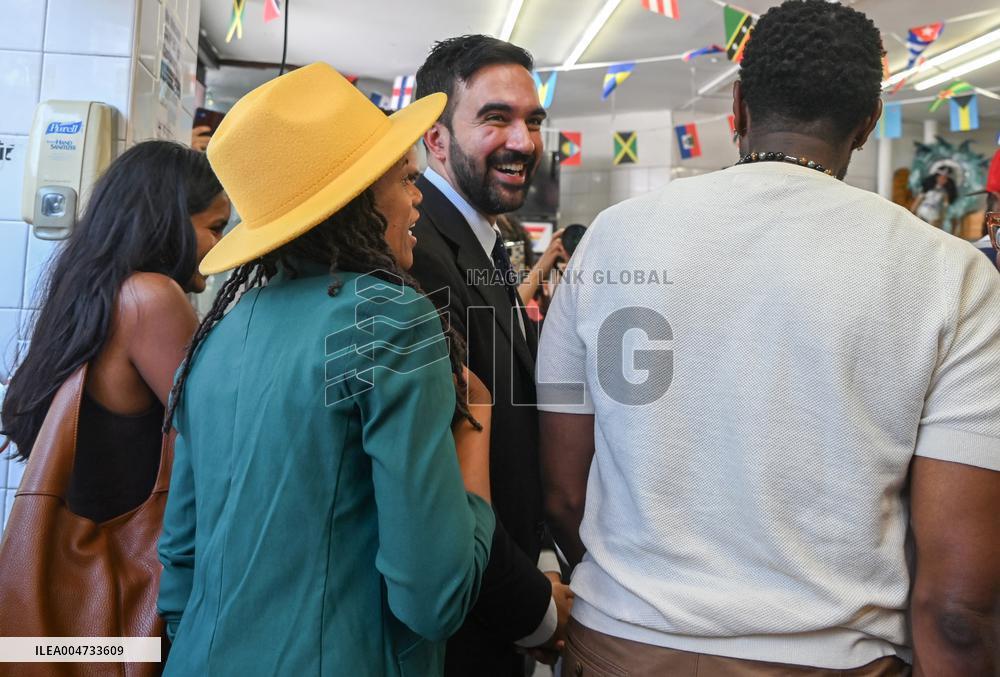 Mamdani Campaigns in Allan’s Bakery in Brooklyn, NY