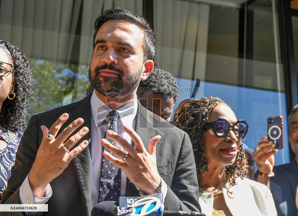 Mamdani Campaigns in Allan’s Bakery in Brooklyn, NY