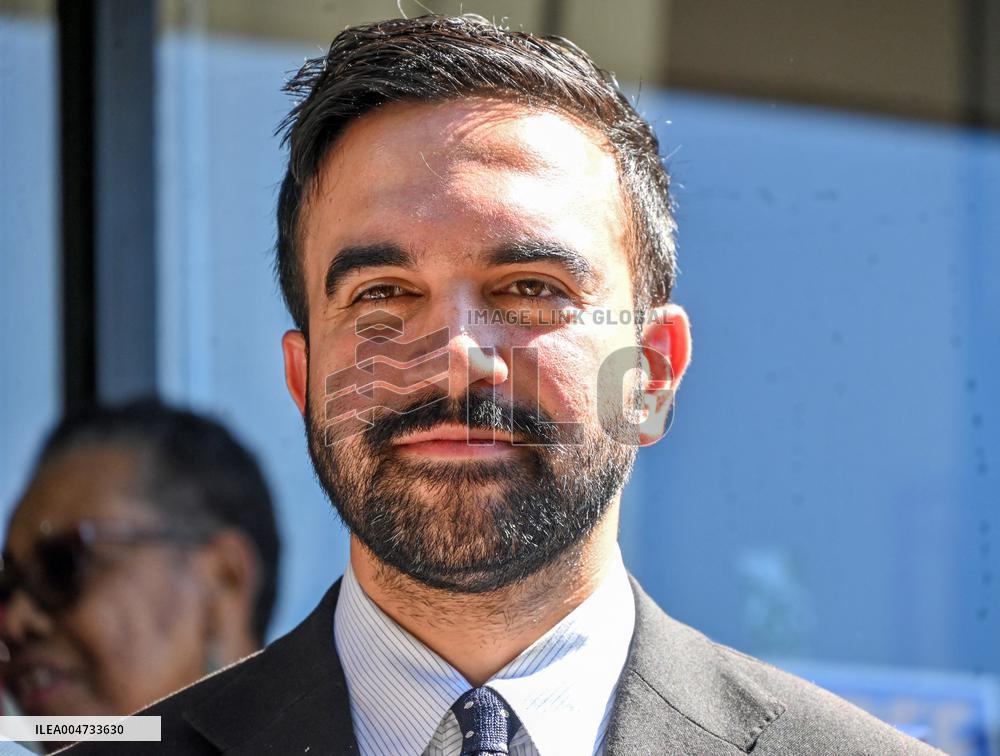 Mamdani Campaigns in Allan’s Bakery in Brooklyn, NY