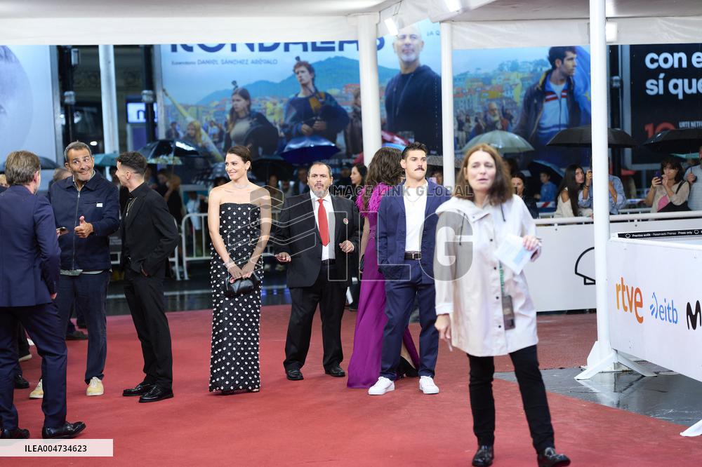 73rd San Sebastian International Film Festival:  Los Tigres Red Carpet