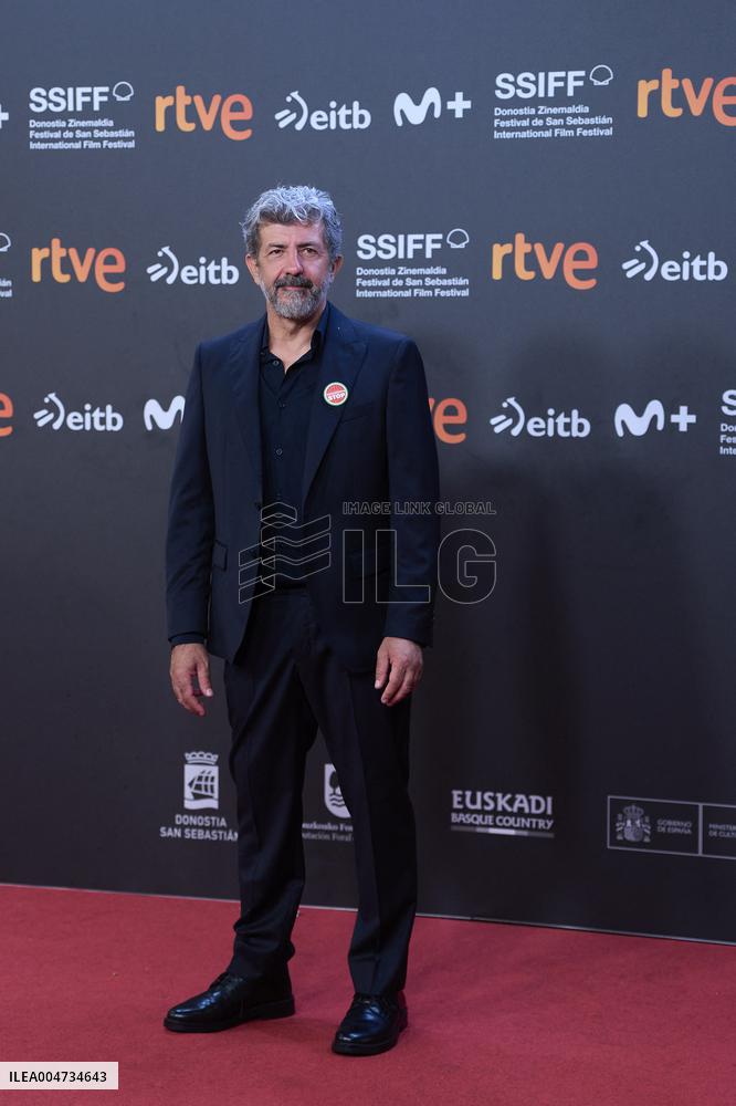 73rd San Sebastian International Film Festival:  Los Tigres Red Carpet