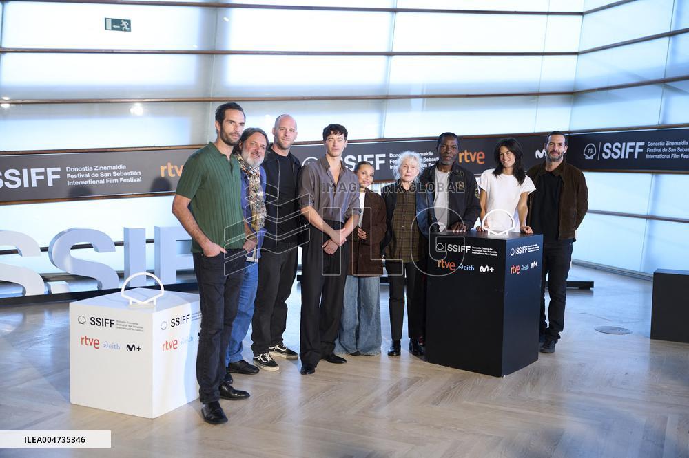 73rd San Sebastian International Film Festival - Le Cri des Gardes  The Fence Photocall