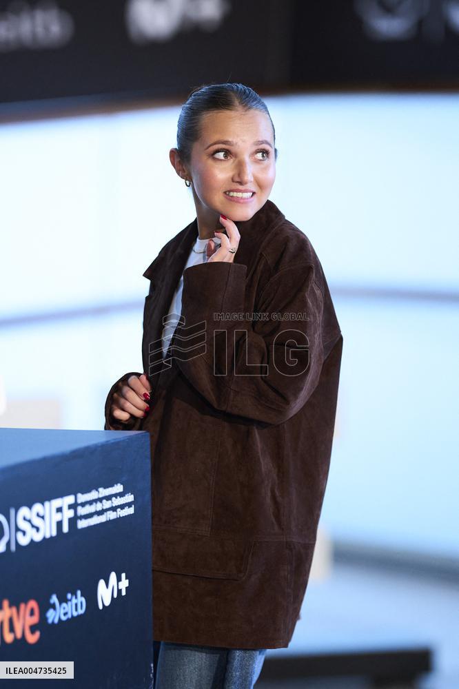 73rd San Sebastian International Film Festival - Le Cri des Gardes  The Fence Photocall