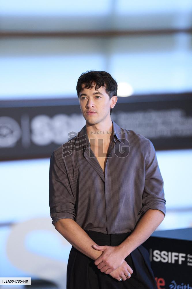 73rd San Sebastian International Film Festival - Le Cri des Gardes  The Fence Photocall