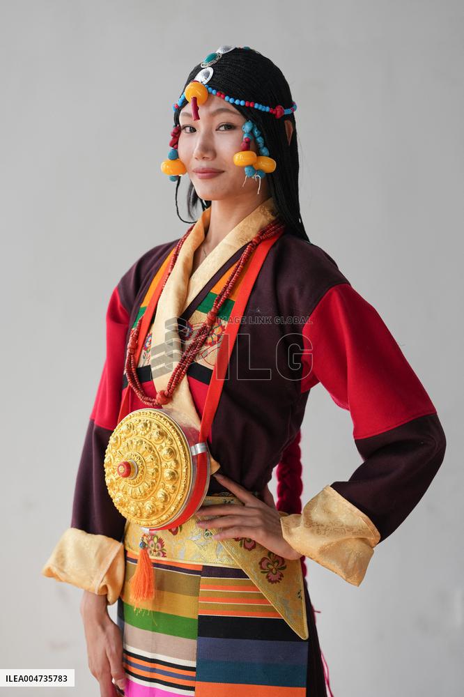 Xiangcheng Tibetan Costume Show - China
