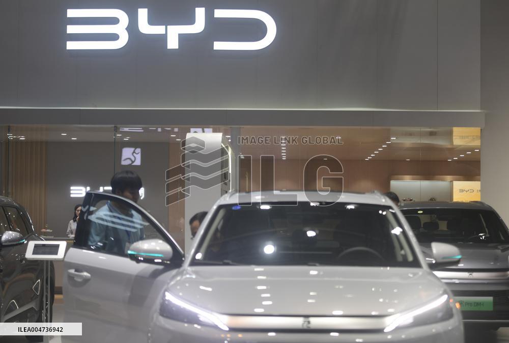 Warren E. Buffett Sold Off BYD Shares