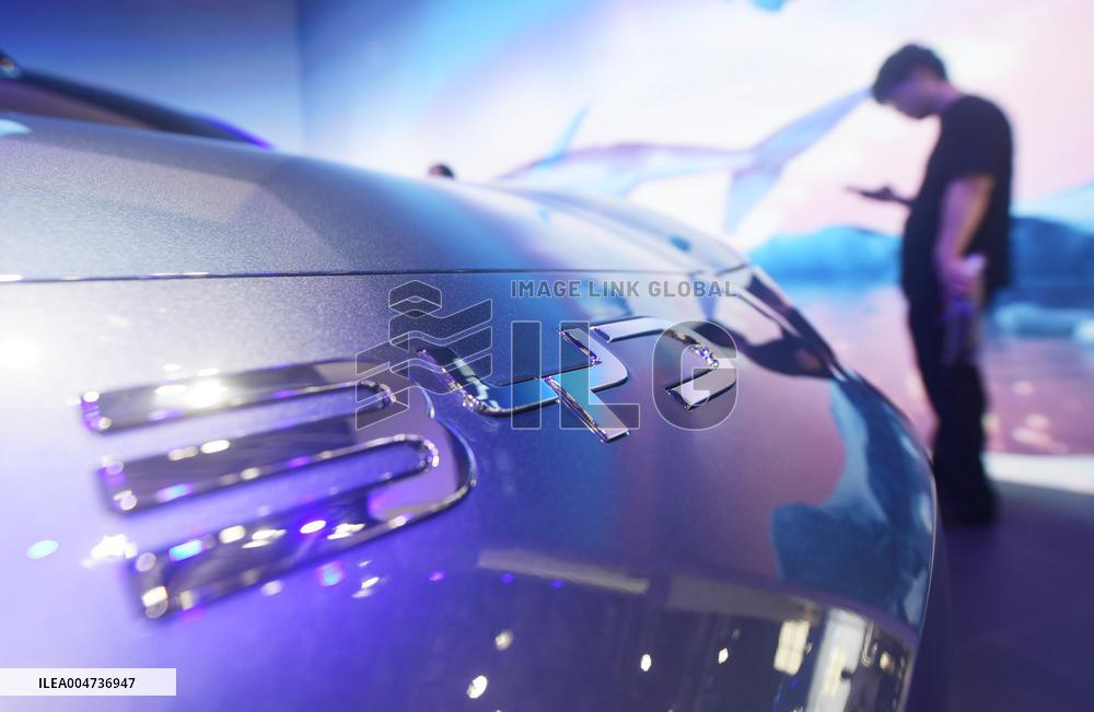 Warren E. Buffett Sold Off BYD Shares