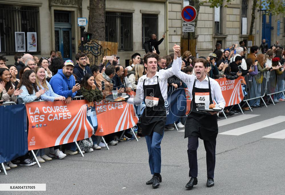 Anne Hidalgo At The Start Of The Waiters Race - Paris