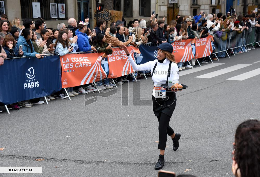 Anne Hidalgo At The Start Of The Waiters Race - Paris