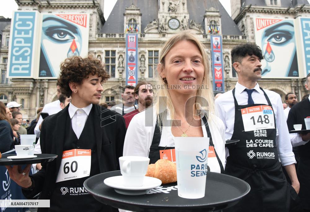 Anne Hidalgo At The Start Of The Waiters Race - Paris