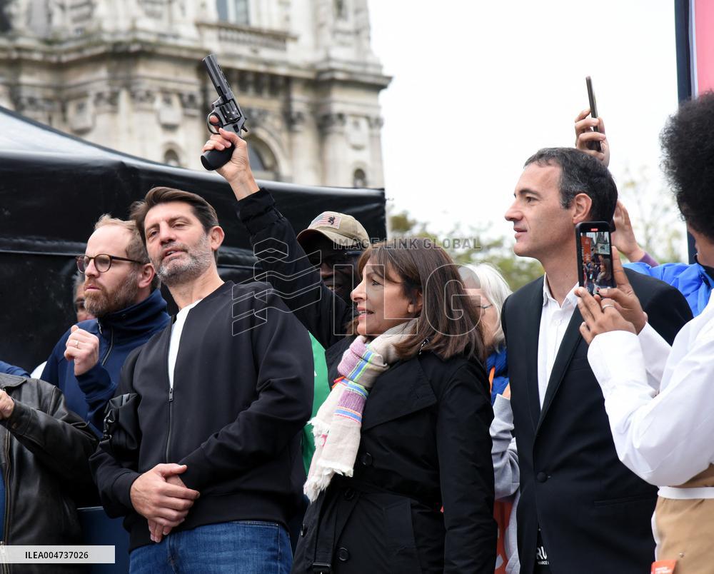 Anne Hidalgo At The Start Of The Waiters Race - Paris