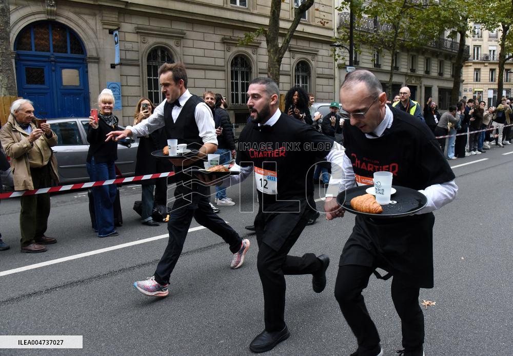 Anne Hidalgo At The Start Of The Waiters Race - Paris