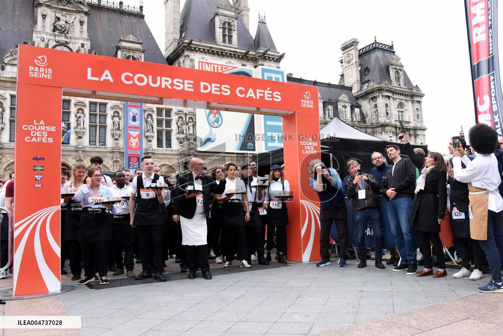Anne Hidalgo At The Start Of The Waiters Race - Paris