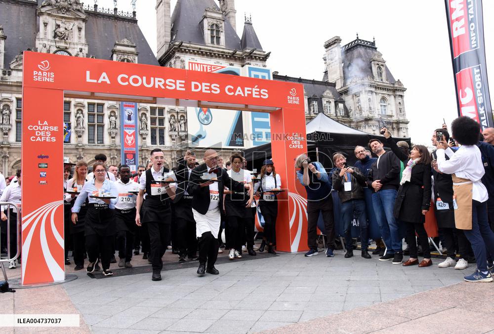 Anne Hidalgo At The Start Of The Waiters Race - Paris