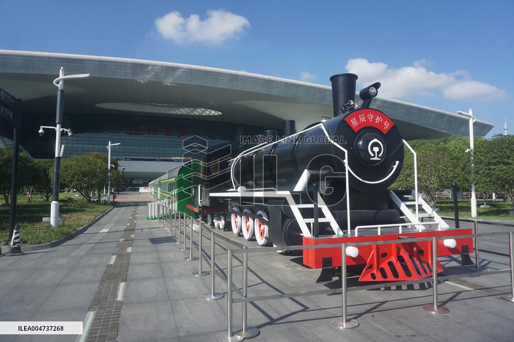 Old Trains Converted Into Night Rest Areas in Hangzhou