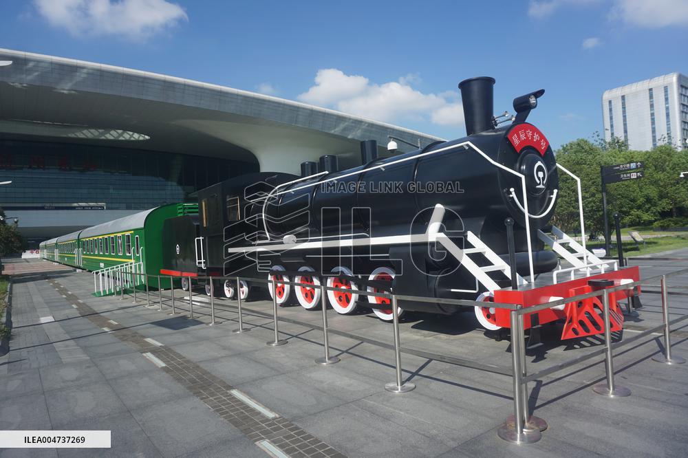 Old Trains Converted Into Night Rest Areas in Hangzhou