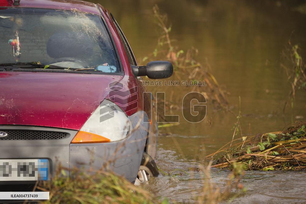Car Of A Person Found Dead During Severe Floods - Guingamp