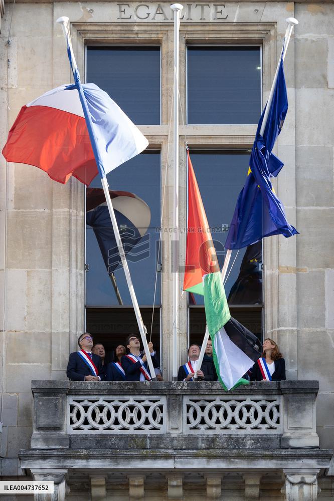 Palestinian flag raising ceremony at Saint-Denis town hall - Saint-Denis