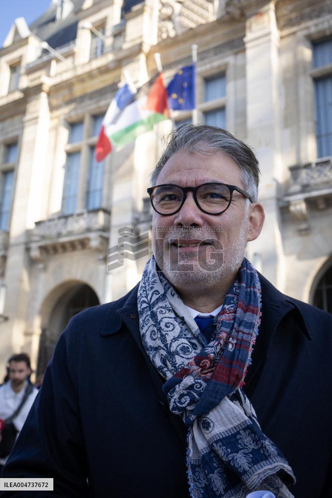 Palestinian flag raising ceremony at Saint-Denis town hall - Saint-Denis
