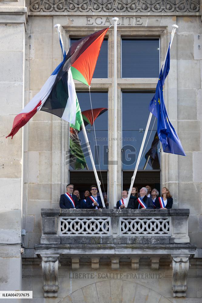 Palestinian flag raising ceremony at Saint-Denis town hall - Saint-Denis