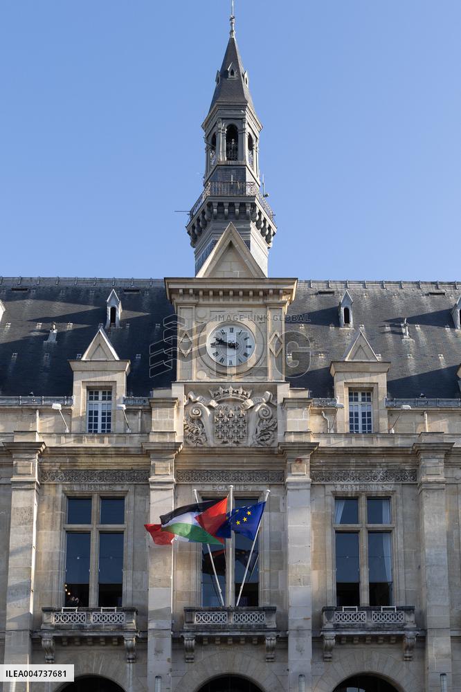 Palestinian flag raising ceremony at Saint-Denis town hall - Saint-Denis